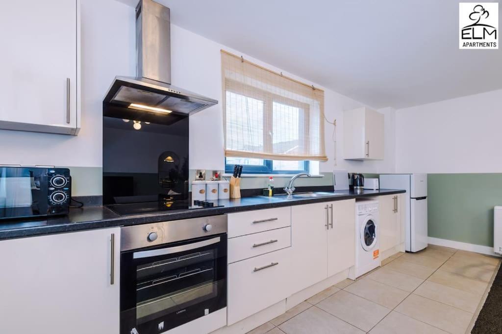 Cozy 1 Bedroom Apartment, Prime Location , Free Parking Manchester Zewnętrze zdjęcie