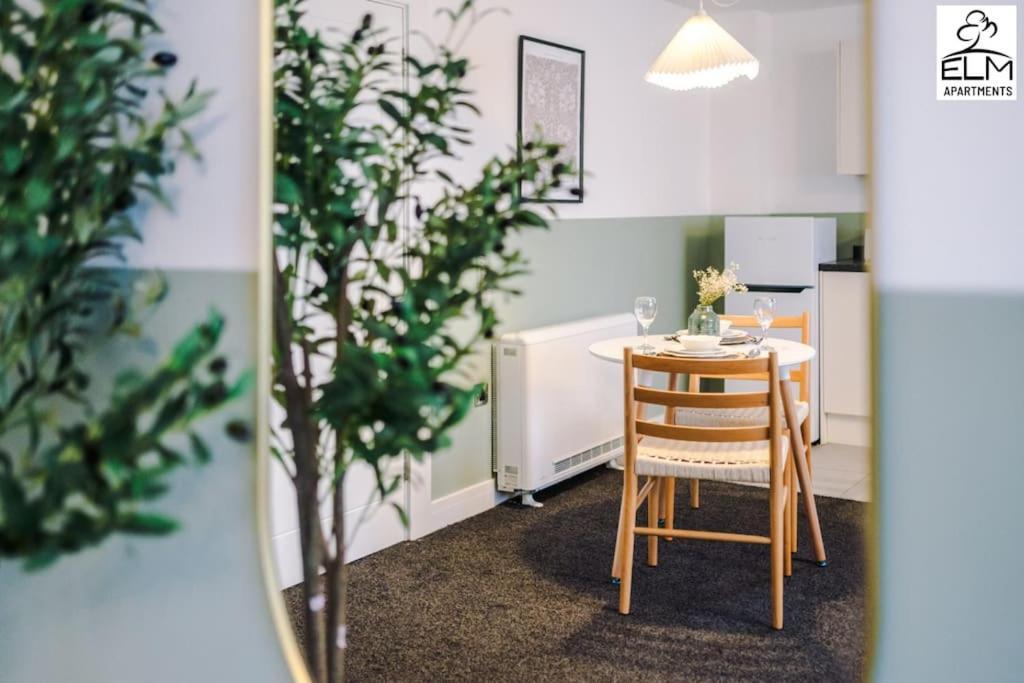 Cozy 1 Bedroom Apartment, Prime Location , Free Parking Manchester Zewnętrze zdjęcie